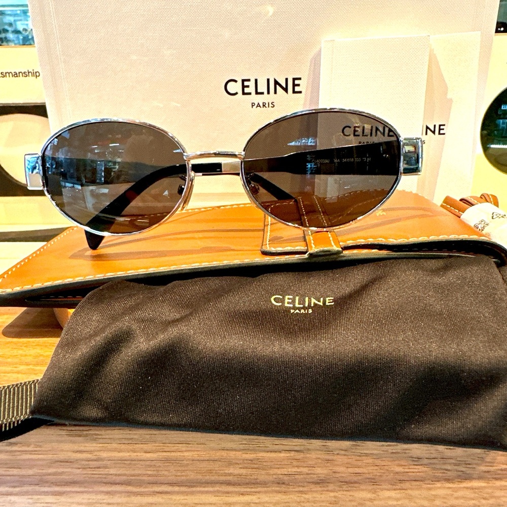 Celine METAL TRIOMPHE CL40235U
Shiny gold with green lens 
Brand new